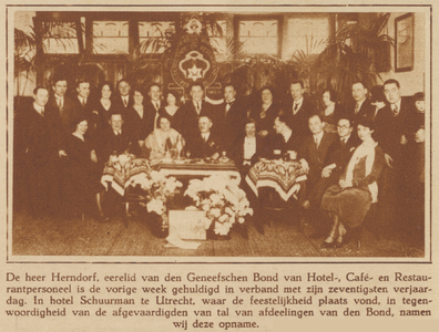 873935 Portret van de heer Herndorf, erelid van de Geneefsche Bond van Hotel-, Café- en Restaurantpersoneel, met ...